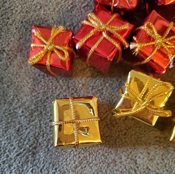 Mini Shiny Wrapped Foam Gift Boxes Holiday Decor - Picture 7 of 8
